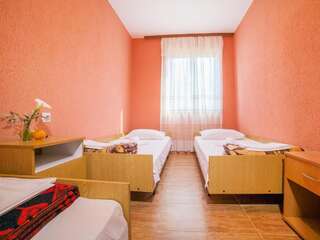 Апартаменты Apartments Djordje Петровац Трехместный номер с общей ванной комнатой-6