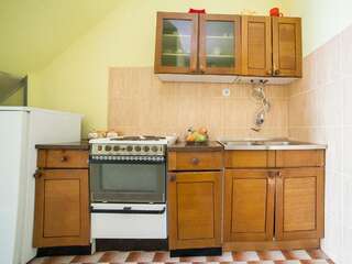 Апартаменты Apartments Djordje Петровац Трехместный номер с общей ванной комнатой-11